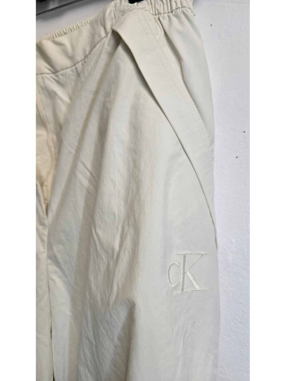 Calvin Klein Jeans Cargo Parachute Pants Ivory M NWT - Picture 3 of 10